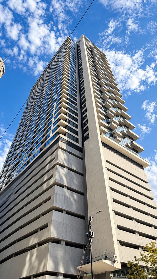 3911-235 Van Buren St, Chicago, IL, 60607-3945 | Card Image