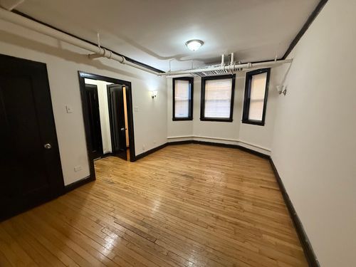 apt-200-2111 Grove Ave, Berwyn, IL, 60402-1769 | Card Image