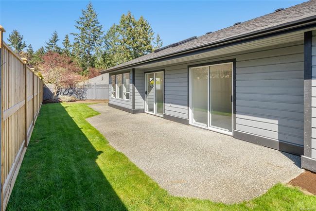 704 Sutton Pl, House other with 3 bedrooms, 2 bathrooms and 3 parking in Qualicum Beach BC | Image 22
