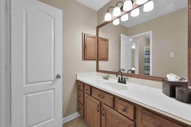 Additional private sink area accessible by bedroom 5 | Image 38