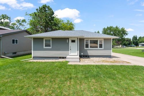 105 W Williams St, Dunkerton, IA, 50626-9698 | Card Image