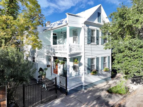 84 Vanderhorst St, Charleston, SC, 29403-6028 | Card Image
