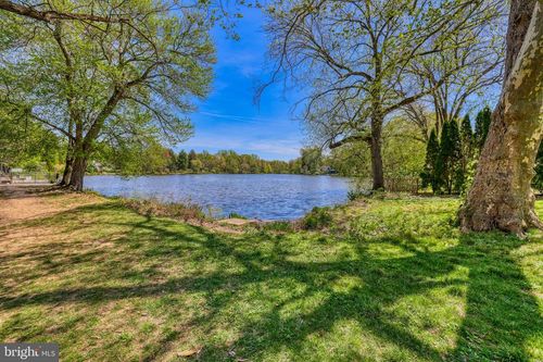 2323 Lakeview Dr, YARDLEY, PA, 19067-3044 | Card Image