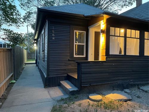 1668 Ottawa St, Regina, SK, S4P1N9 | Card Image