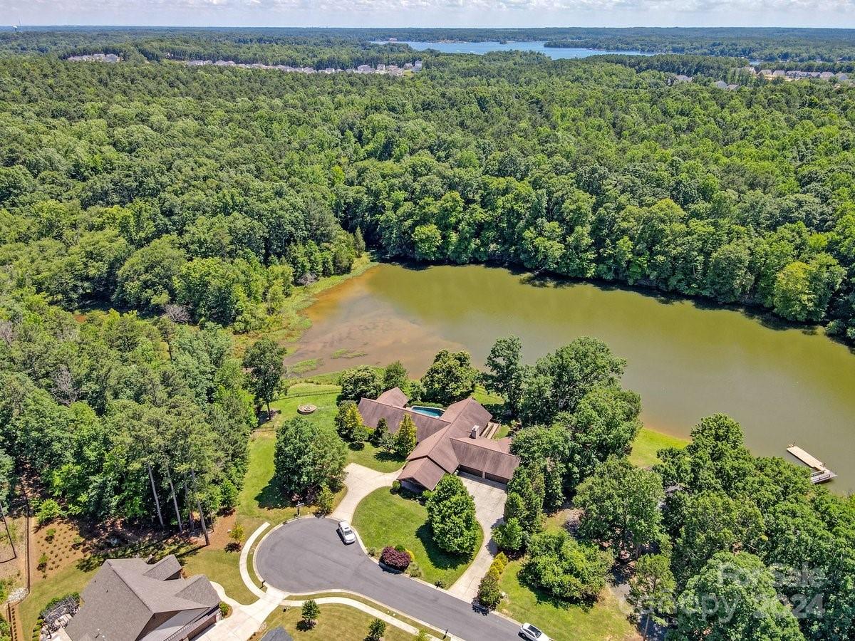 Crosshaven Dr, Charlotte, NC 28278