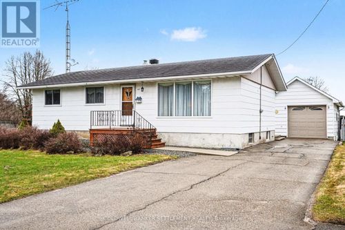 64 South Street, Perth, ON, K7H2G7 | Card Image