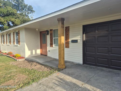 325 Arlington Court, Laplace, LA, 70068 | Card Image