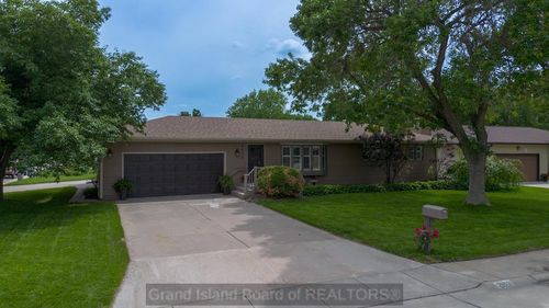 2903 Hancock Pl, Grand Island, NE, 68803-3401 | Card Image