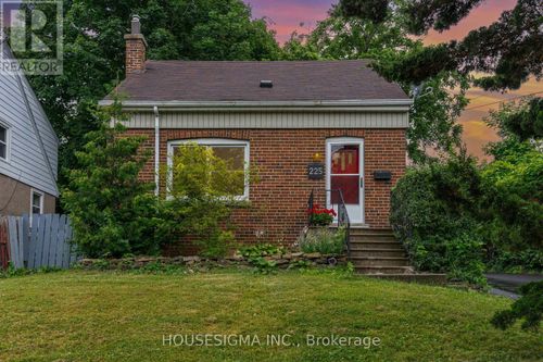 225 Bowman Street, Hamilton (Ainslie Wood), ON, L8S2T9 | Card Image