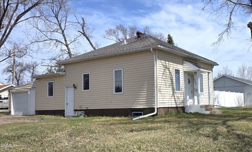 834 2nd St Nw, Valley City, ND, 58072-2704 | Card Image