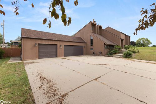 1302 Washington St, Tama, IA, 52339-1034 | Card Image