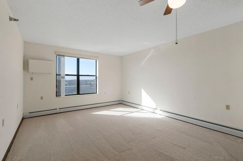 apt-600-7600 Golden Valley Rd, Golden Valley, MN, 55427-4560 | Card Image