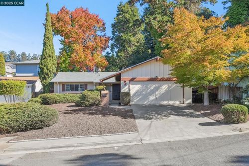 10910 Glen Artney St, Oakland, CA, 94605-5611 | Card Image