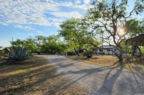 4029 County Road 117, Floresville, TX, 78114-6022 | Card Image