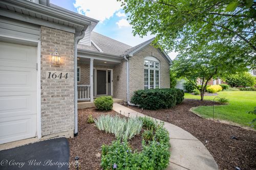 1644 Derby Dr, Batavia, IL, 60510-8646 | Card Image