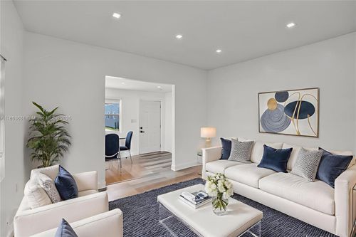 2135 Sw 4th St, Miami, FL, 33135-1813 | Card Image