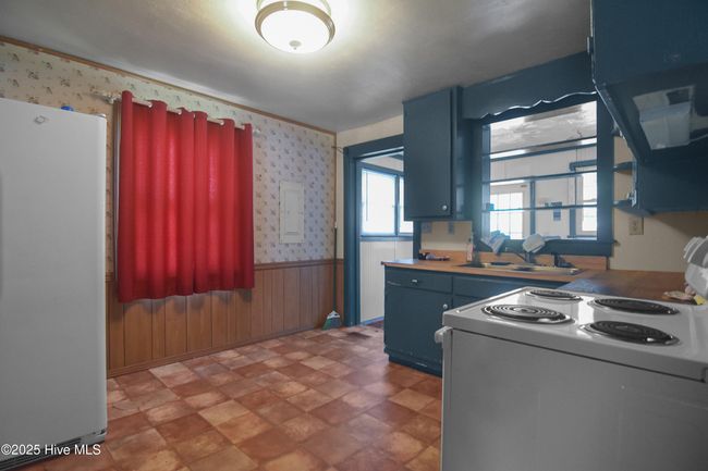 Kitchen | Image 12