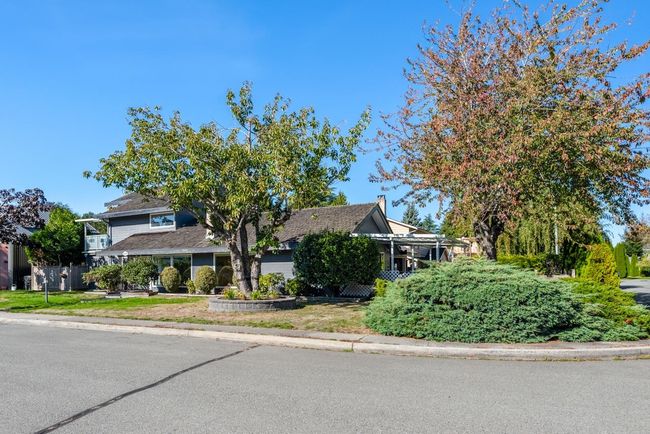 6360 Yeats Crescent, House other with 5 bedrooms, 3 bathrooms and 4 parking in Richmond BC | Image 2
