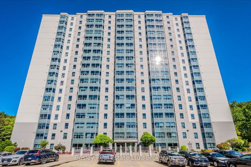 815-55 Green Valley Dr, Kitchener, ON, N2P1Z6 | Card Image