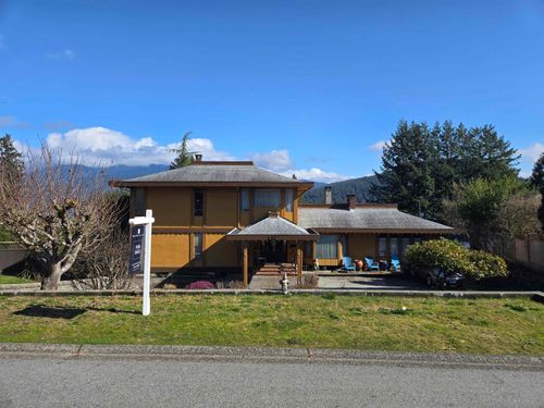 534 Beachview Dr, North Vancouver, BC, V7G1P9 | Card Image