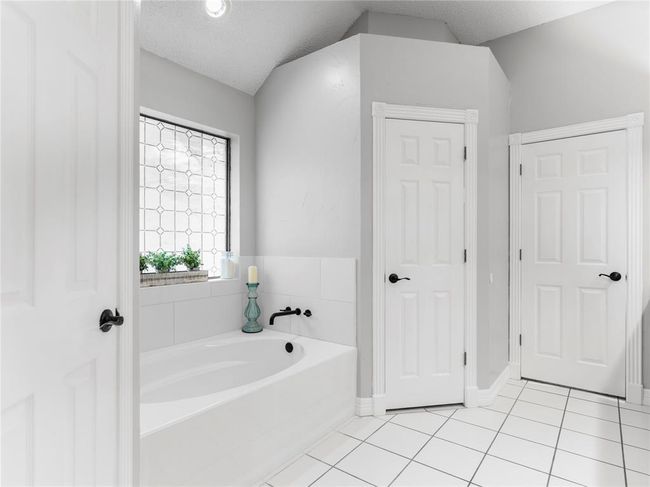 2221 Lake Forrest Dr, House other with 4 bedrooms, 3 bathrooms and 3 parking in West Columbia TX | Image 21