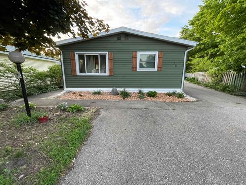 75-75 Falling Creek Cir, Janesville, WI, 53548-9106 | Card Image