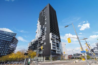 711 - 170 Bayview Ave, Condo with 1 bedrooms, 1 bathrooms and null parking in Toronto ON | Image 1