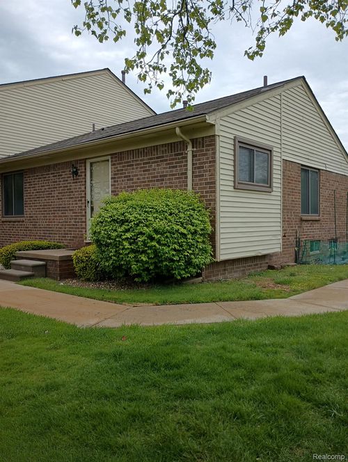 48600 Sugarbush Rd, Chesterfield, MI, 48047-2260 | Card Image