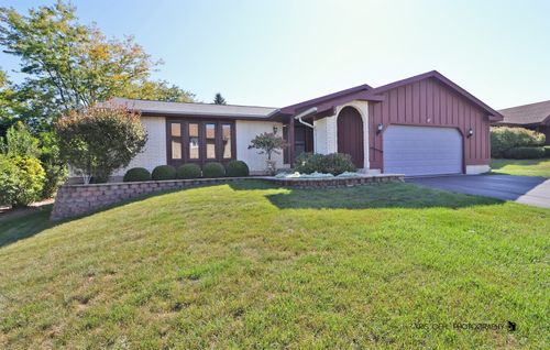 39832 N Crabapple Dr, Antioch, IL, 60002-2377 | Card Image