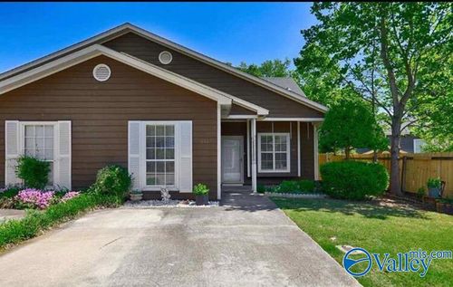 111 Bentworth Ln, Madison, AL, 35758-2427 | Card Image