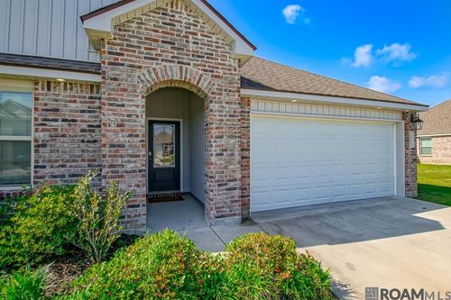 35572 Grovemont Dr, Denham Springs, LA, 70706-1255 | Card Image