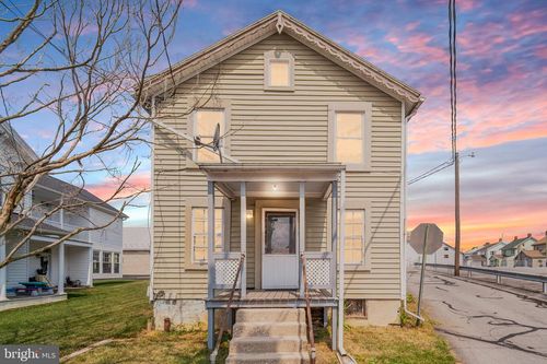 5 W Maple St, East Prospect, PA, 17317-7000 | Card Image
