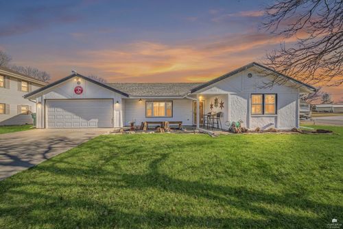 602 Knollwood St, Wakefield, KS, 67487-9765 | Card Image