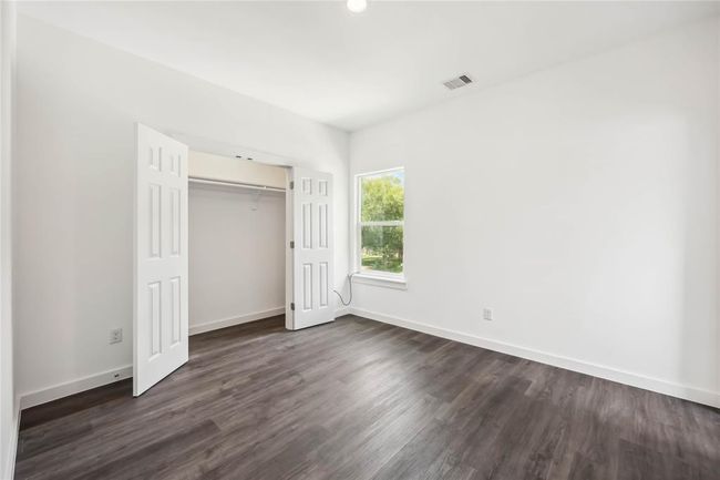 Secondary bedroom w/bath | Image 21
