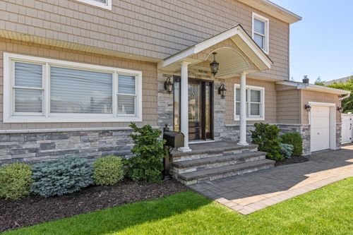 5 Miami Rd, Bethpage, NY, 11714-2218 | Card Image