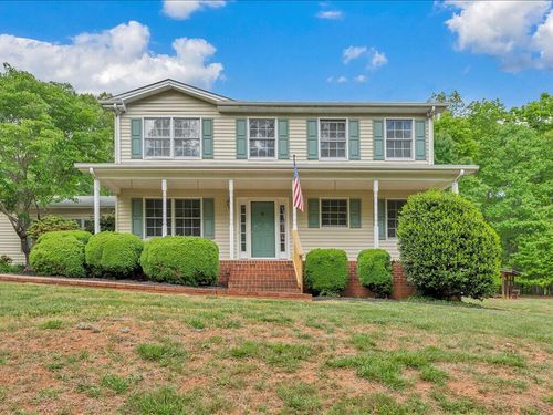 520 Scenic Dr, Stuart, VA, 24171-2860 | Card Image