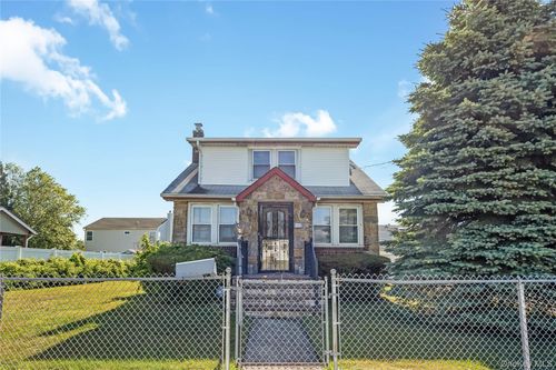 38 Buchanan Ave, Amityville, NY, 11701-4048 | Card Image