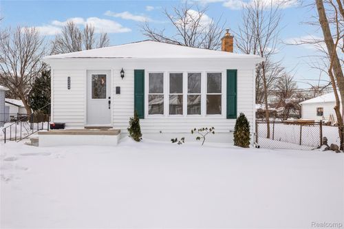 22404 Ridgeway Street, St Clair Shores, MI, 48080 | Card Image