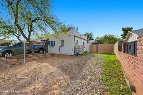 121 W Birdman Dr, Tucson, AZ, 85705-4501 | Card Image