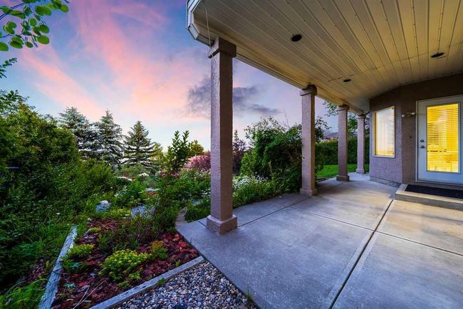 169 Signature Way Sw, House other with 5 bedrooms, 4 bathrooms and 4 parking in Calgary AB | Image 43