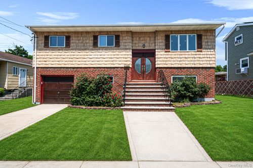 242 Roquette Avenue, Hempstead, NY, 11001 | Card Image