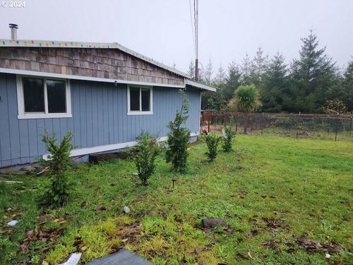 17621 Brown Deer Ln, Brookings, OR, 97415-8801 | Card Image