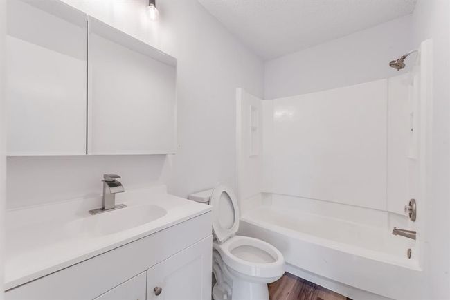 Owner's bathroom | Image 17