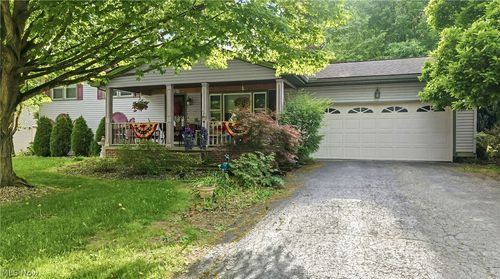 466 Wendemere Dr, Hubbard, OH, 44425-2663 | Card Image