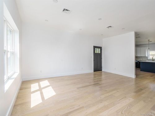 apt-2-6 Lee Gray Ct, Glen Cove, NY, 11542-2496 | Card Image