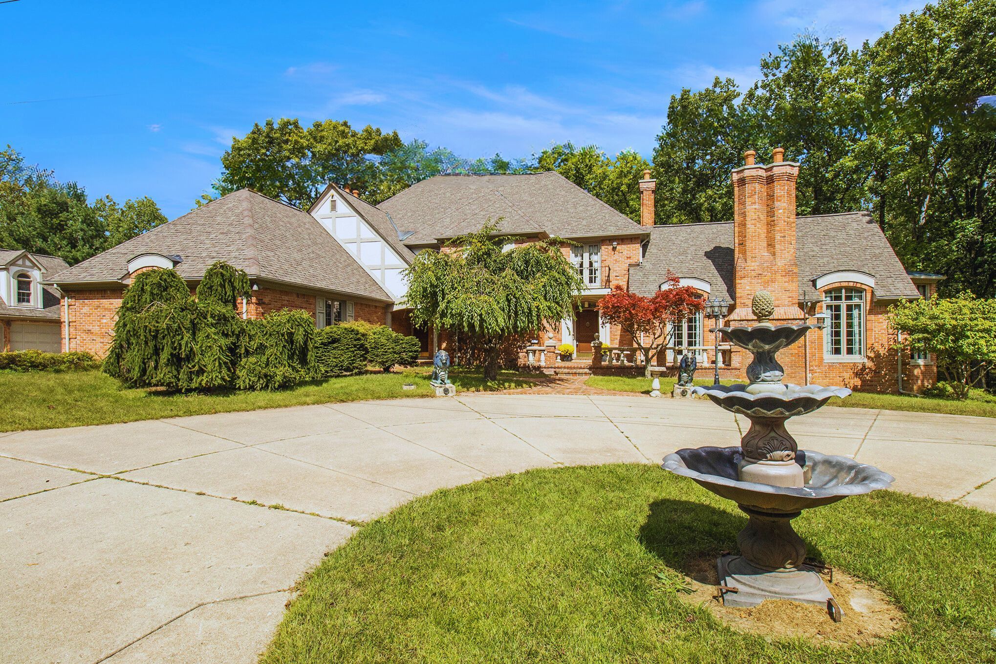 Holcomb Rd, Clarkston, MI 48348