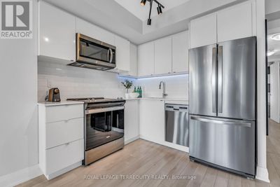 910 - 1461 Lawrence Ave W, Condo with 3 bedrooms, 3 bathrooms and 2 parking in Toronto ON | Image 2