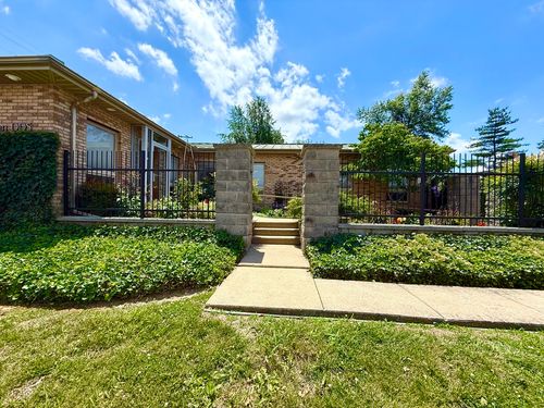 200 S 16th St, Herrin, IL, 62948-2237 | Card Image