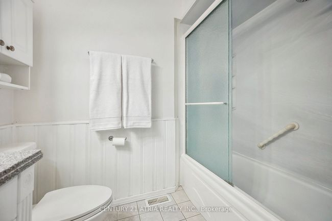 62 Guildwood Dr, House attached with 4 bedrooms, 1 bathrooms and 2 parking in Hamilton ON | Image 16