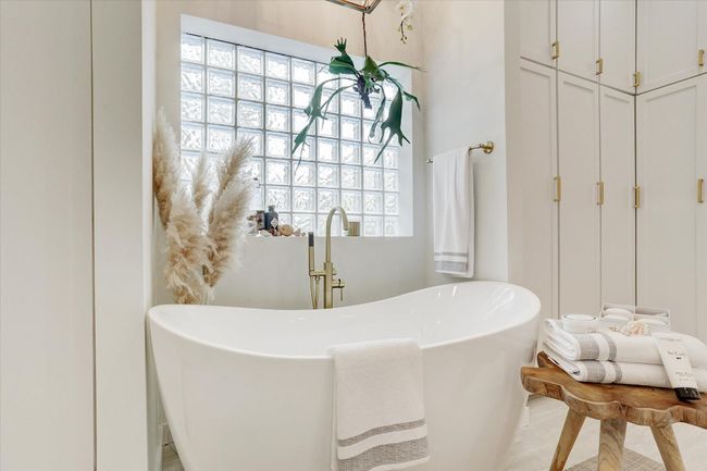 5411 Pine St, House other with 5 bedrooms, 5 bathrooms and 3 parking in Bellaire TX | Image 35